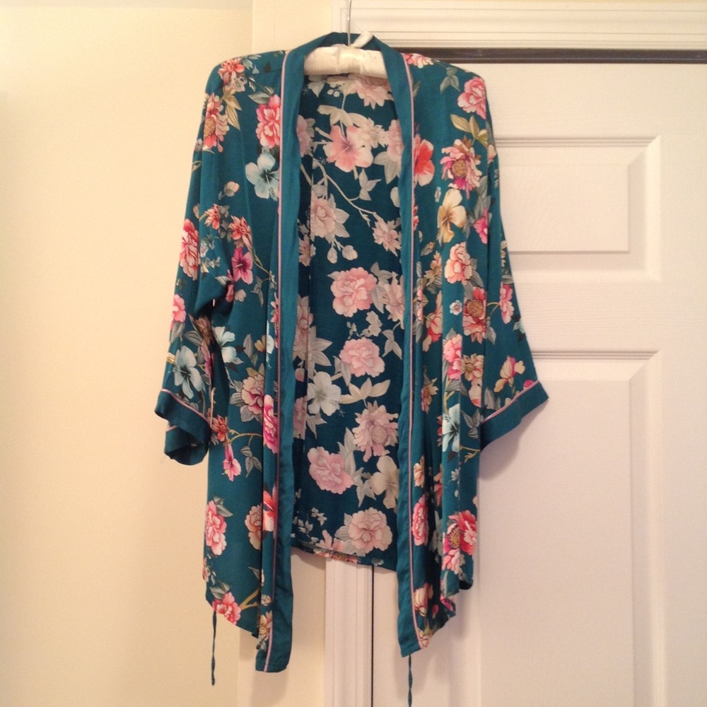 Intimissimi Floral Kimono Robe